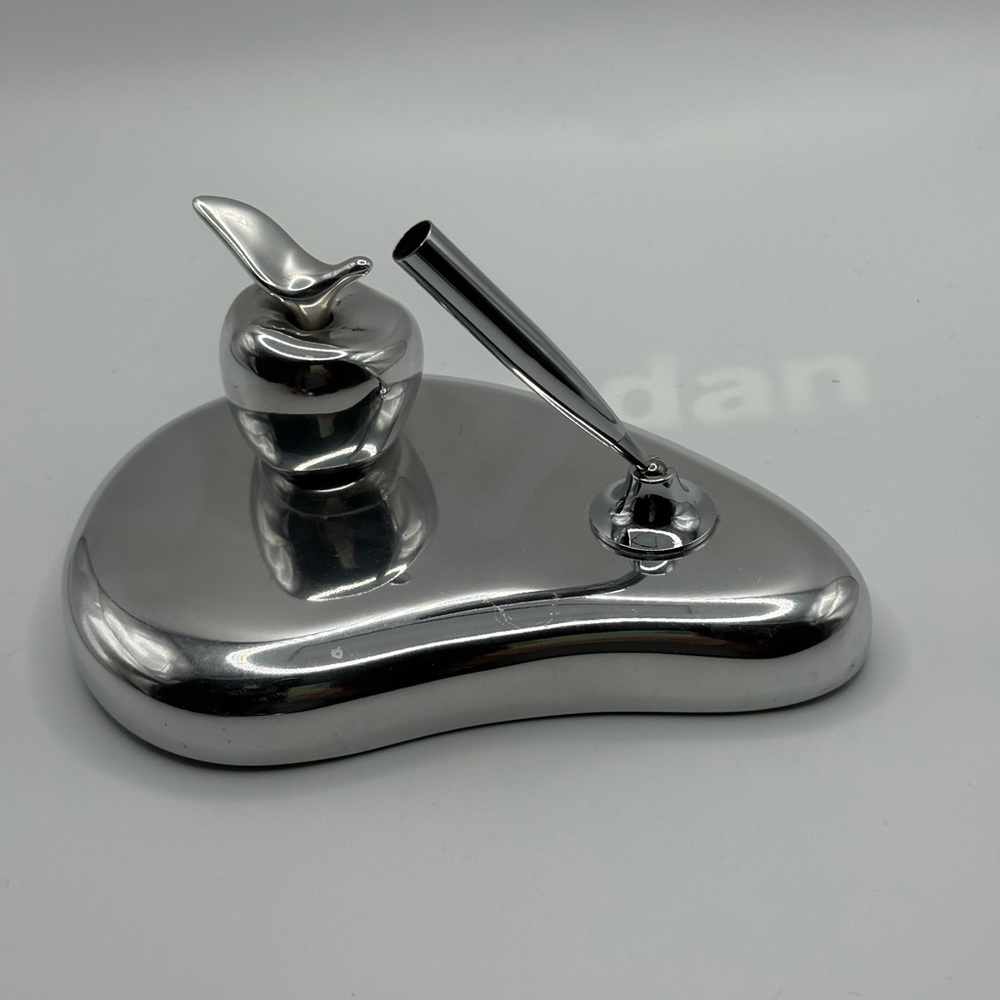 VTG Hoselton Canada Aluminum Pen Holder Apple sculpture 3”X 5”Teacher Gift #1947